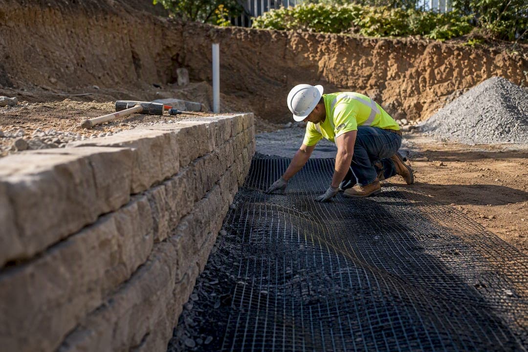 When Does a Retaining Wall Actually Need Geogrid?